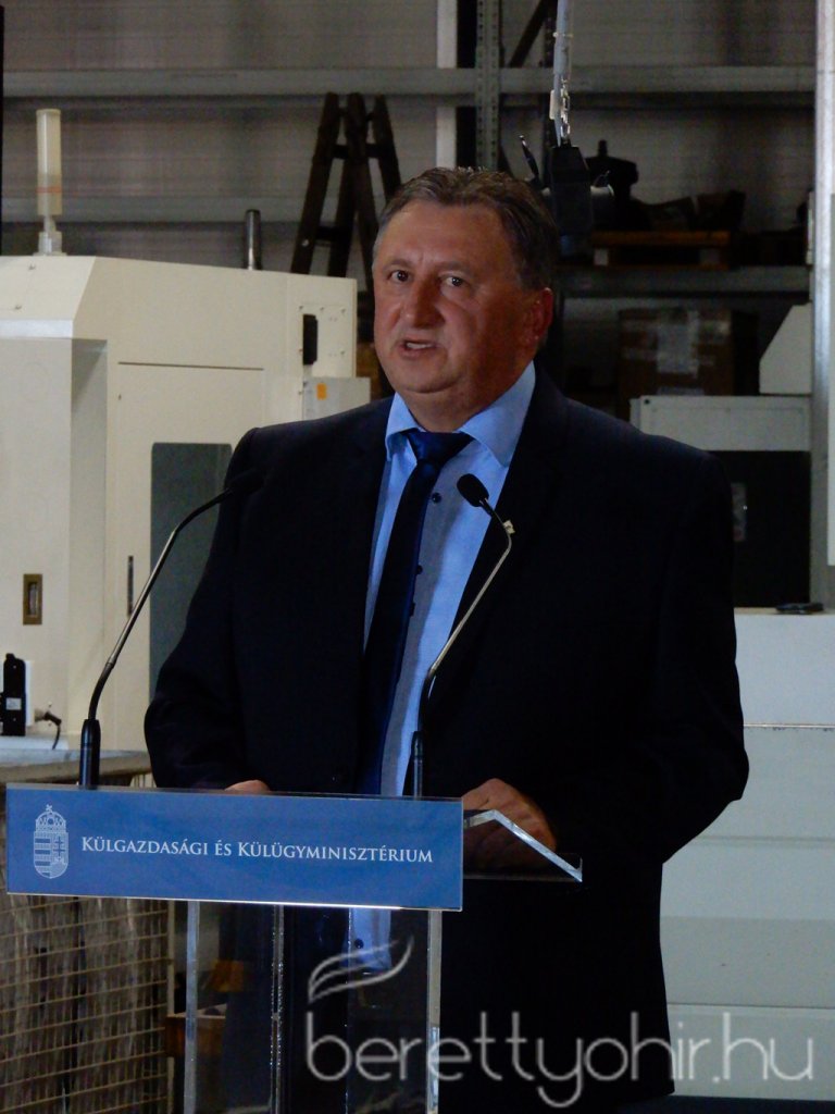 Szijjártó Péter látogatása a Mezei Vill-nél 23